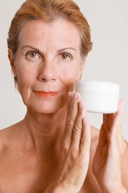 Menopozda Cilt Bakımı: Nemlendirme ve Anti-Aging