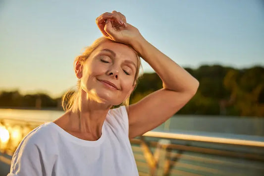 Menopozda Kemiklerinizin ve Bağışıklığınızın Şifresi: D3 ve K2 Vitamini İkilisi